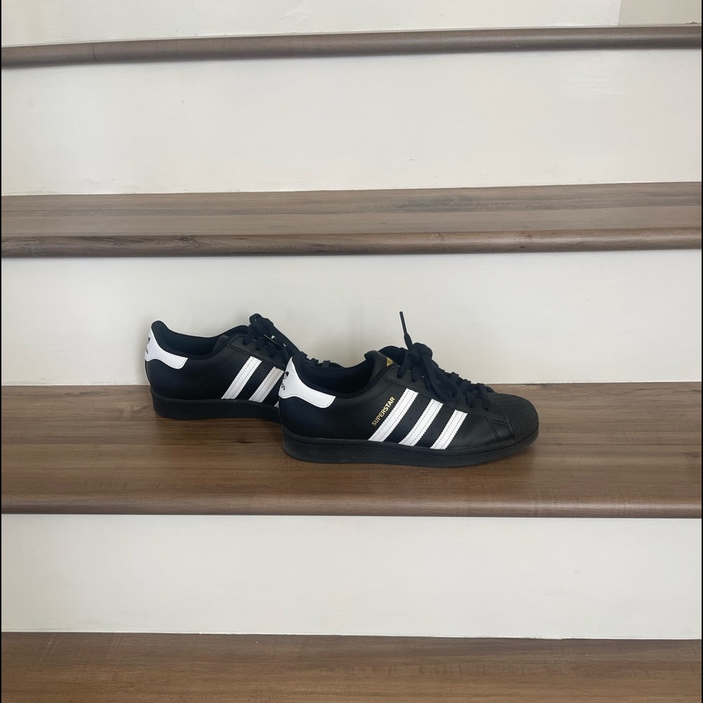 Adidas Superstar Shoes W 9/ M 8 - EXCELLENT CONDITION